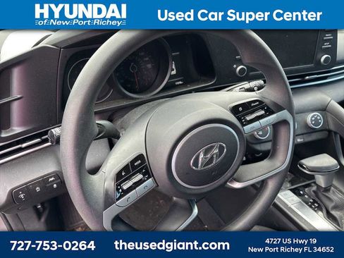 Used 2023 Hyundai Elantra SE image 10