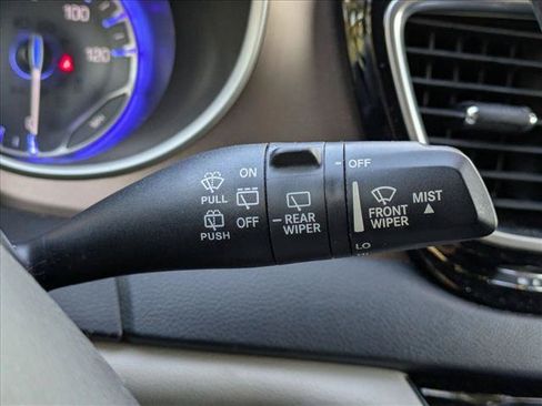 Used 2020 Chrysler Voyager Lxi FWD image 8