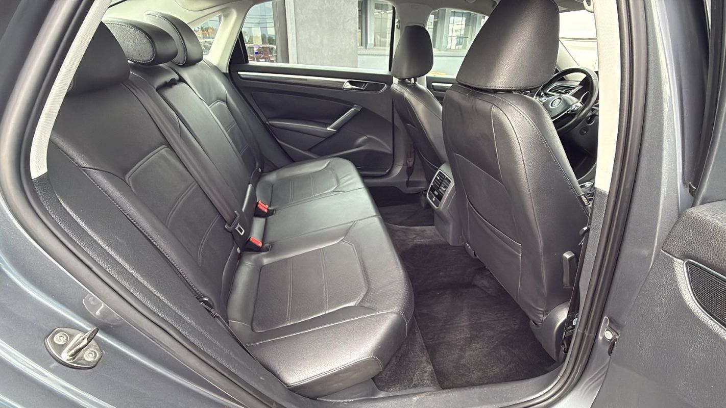 Used 2018 Volkswagen Passat 2.0T SE FWD image 16