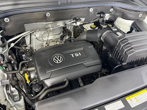 Used 2021 Volkswagen Atlas Cross Sport SE w/ 20" Black Wheels Package image 33