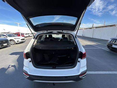 Used 2023 Volkswagen Taos SE image 23