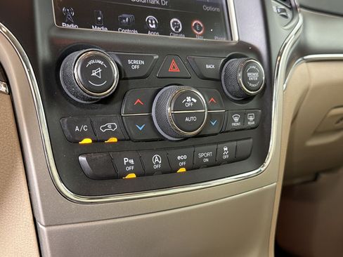Used 2017 Jeep Grand Cherokee Limited RWD image 20