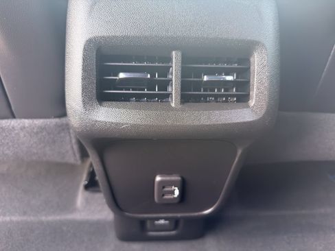 Certified 2022 Chevrolet Equinox RS w/ Infotainment Package AWD/4WD image 31