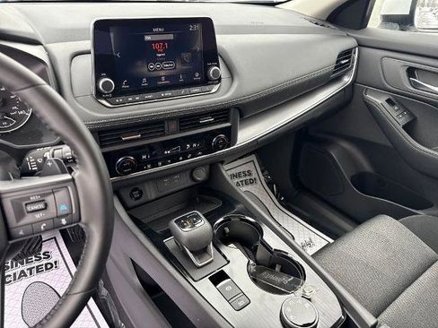 Certified 2025 Nissan Rogue SV image 27