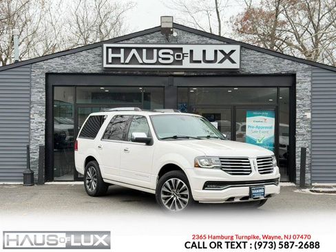 Used 2017 Lincoln Navigator Select image 1