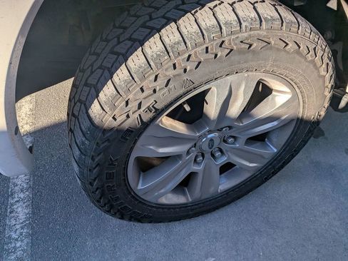 Used 2016 Ford F150 Platinum w/ Equipment Group 701A Luxury image 8