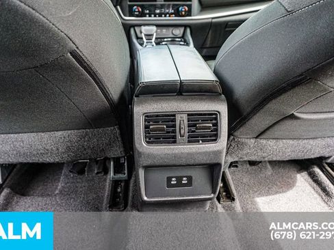 Used 2025 Nissan Rogue SV image 31