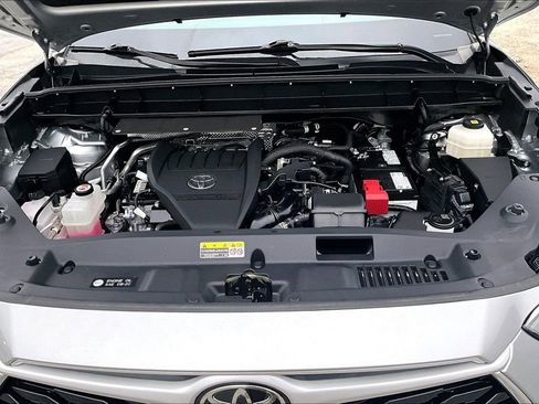 Used 2023 Toyota Highlander L AWD/4WD image 30