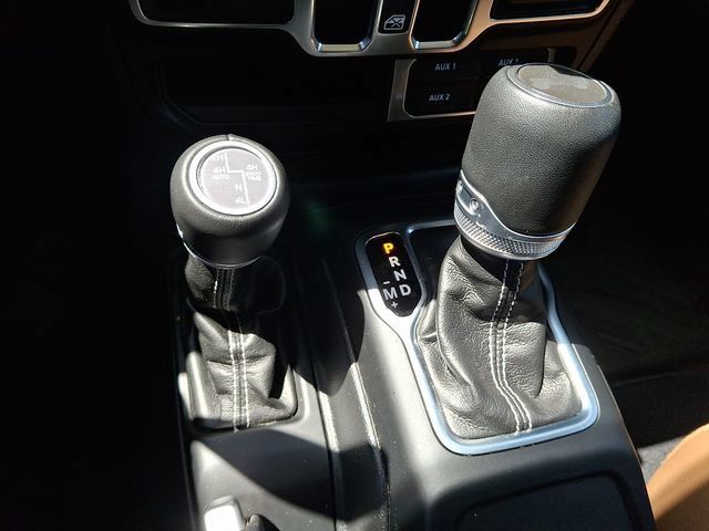 Used 2023 Jeep Wrangler Unlimited Sahara AWD/4WD image 14