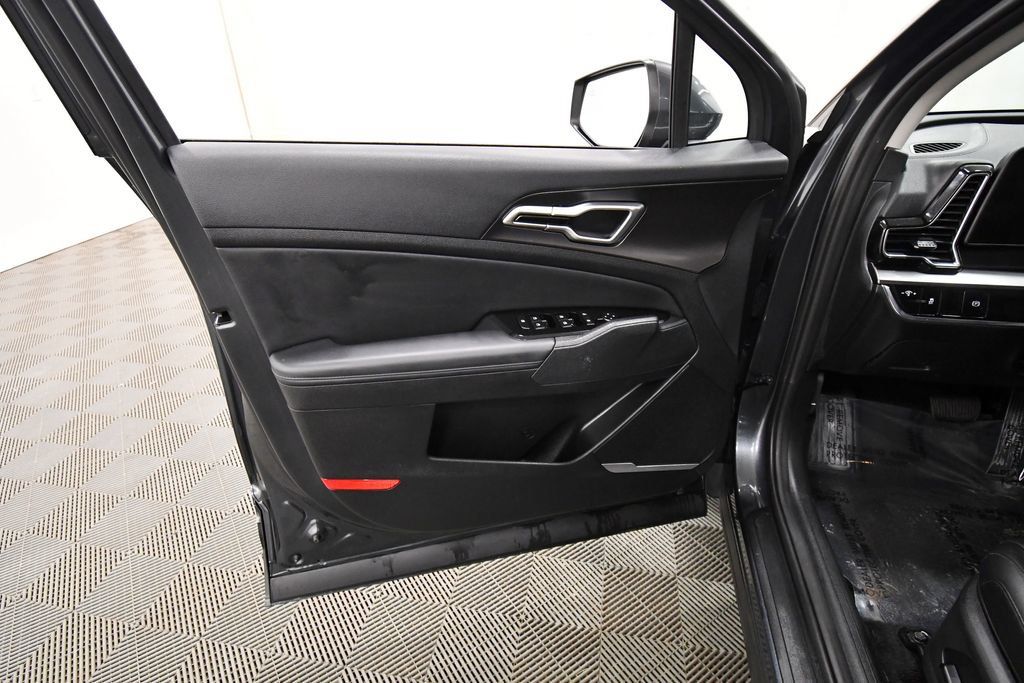 Certified 2025 Kia Sportage EX AWD/4WD image 13