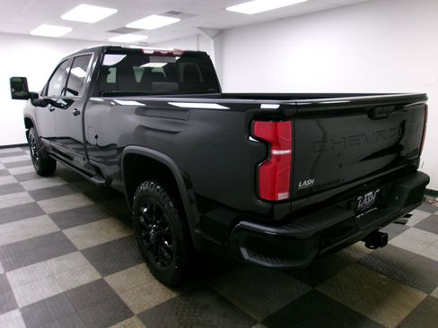 Used 2026 Chevrolet Silverado 2500 High Country w/ Midnight Edition AWD/4WD image 2