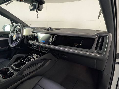 New 2026 Porsche Cayenne image 19
