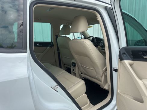 Used 2015 Volkswagen Tiguan S image 14