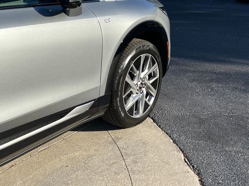 New 2026 Cadillac Optiq Luxury 1 image 25