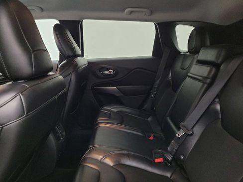 Used 2019 Jeep Cherokee Latitude Plus image 18