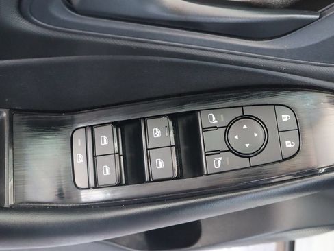 Used 2024 Nissan Rogue S FWD image 19