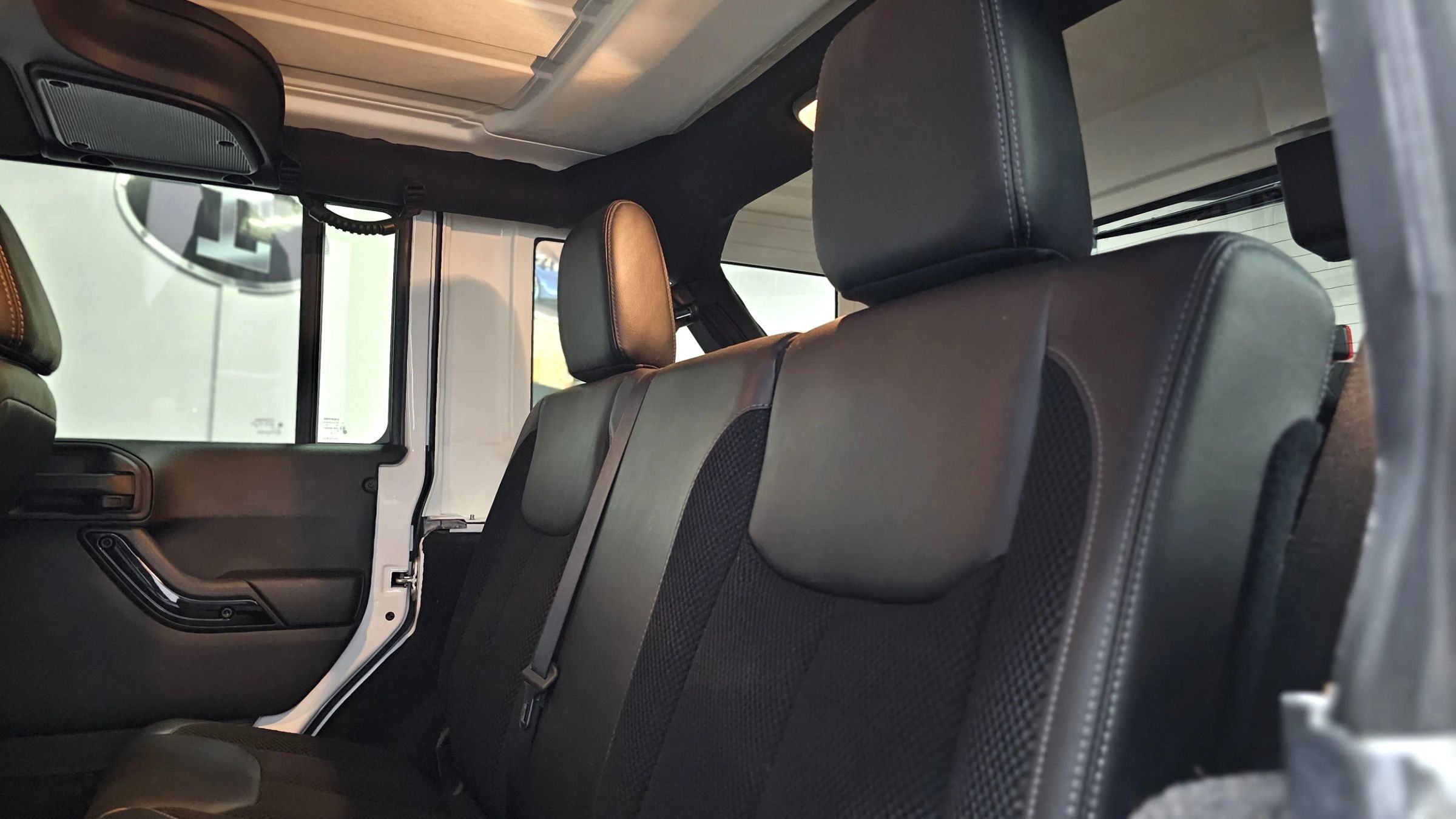 Used 2017 Jeep Wrangler Unlimited Sahara AWD/4WD image 36