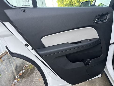 Used 2017 Chevrolet Equinox LS AWD/4WD image 10