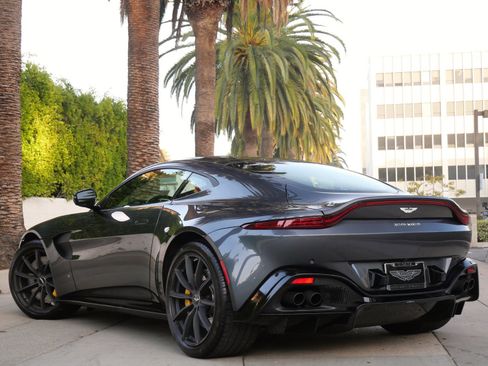 Used 2019 Aston Martin V8 Vantage Coupe image 2