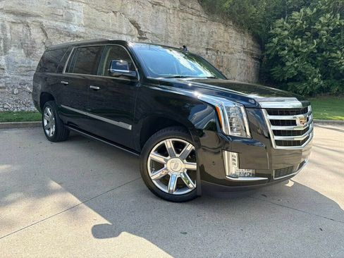 Used 2019 Cadillac Escalade ESV Premium Luxury AWD/4WD image 39