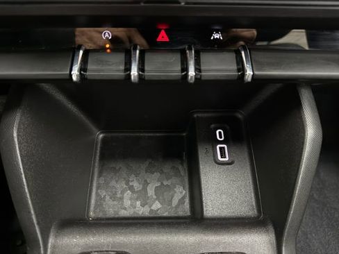 Used 2024 Chevrolet Colorado W/T image 17