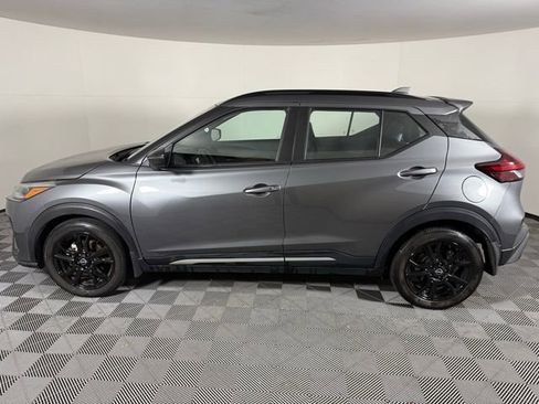 Used 2023 Nissan Kicks SR image 3