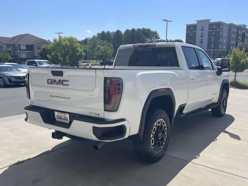 Used 2024 GMC Sierra 2500 AT4 w/ AT4 Premium Plus Package AWD/4WD image 7