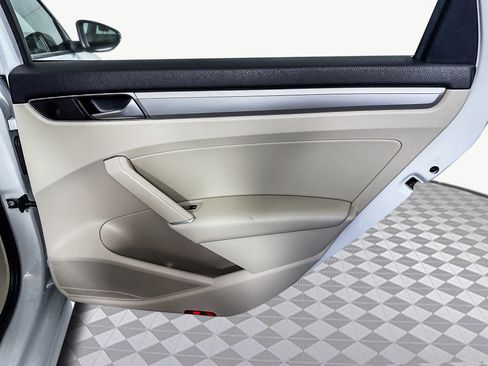 Used 2019 Volkswagen Passat 2.0T Wolfsburg w/ Wheels & Sunroof Package image 28