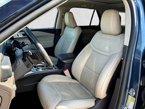 Used 2020 Ford Explorer Platinum w/ Premium Technology Package image 22
