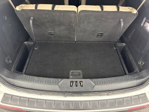 Used 2020 Ford Explorer XLT w/ Comfort Package AWD/4WD image 32
