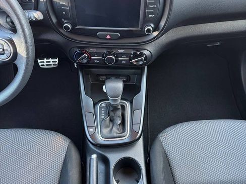 Used 2022 Kia Soul LX FWD image 14