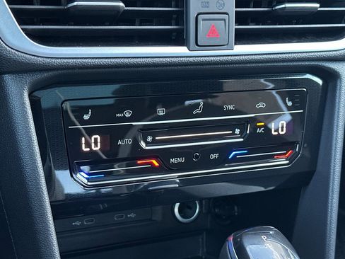 New 2026 Volkswagen Taos SE image 18