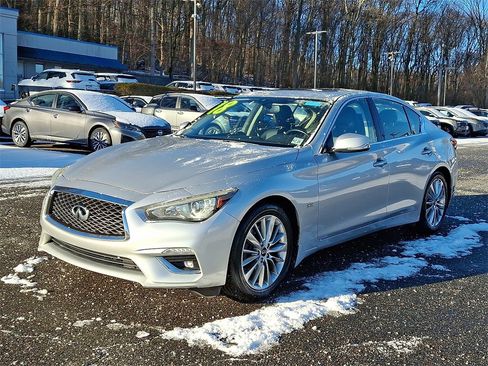 Used 2018 INFINITI Q50 Luxe w/ Essential Package (3.0T Luxe) image 3