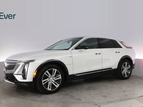 Used 2024 Cadillac Lyriq Tech RWD image 18