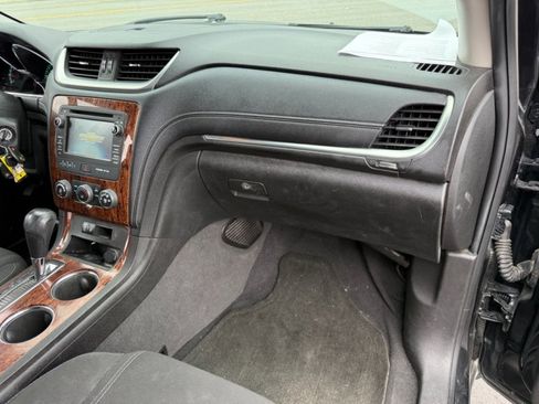 Used 2013 Chevrolet Traverse LT image 19