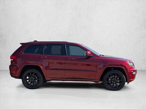 Used 2022 Jeep Grand Cherokee Laredo X AWD/4WD image 4