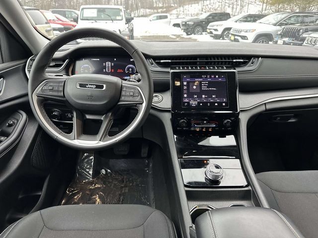 Certified 2024 Jeep Grand Cherokee Laredo X AWD/4WD image 19