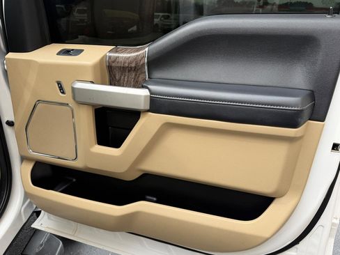 Used 2019 Ford F250 Lariat w/ Chrome Package image 14