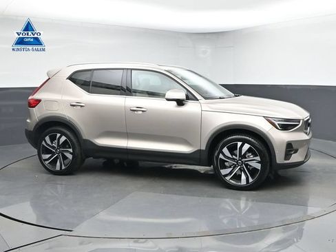 Used 2024 Volvo XC40 B5 Ultimate AWD/4WD image 1