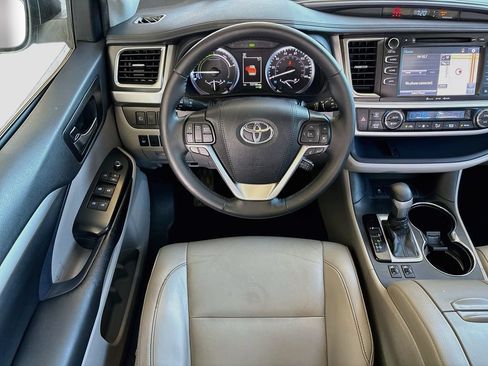 Used 2019 Toyota Highlander XLE AWD/4WD image 10