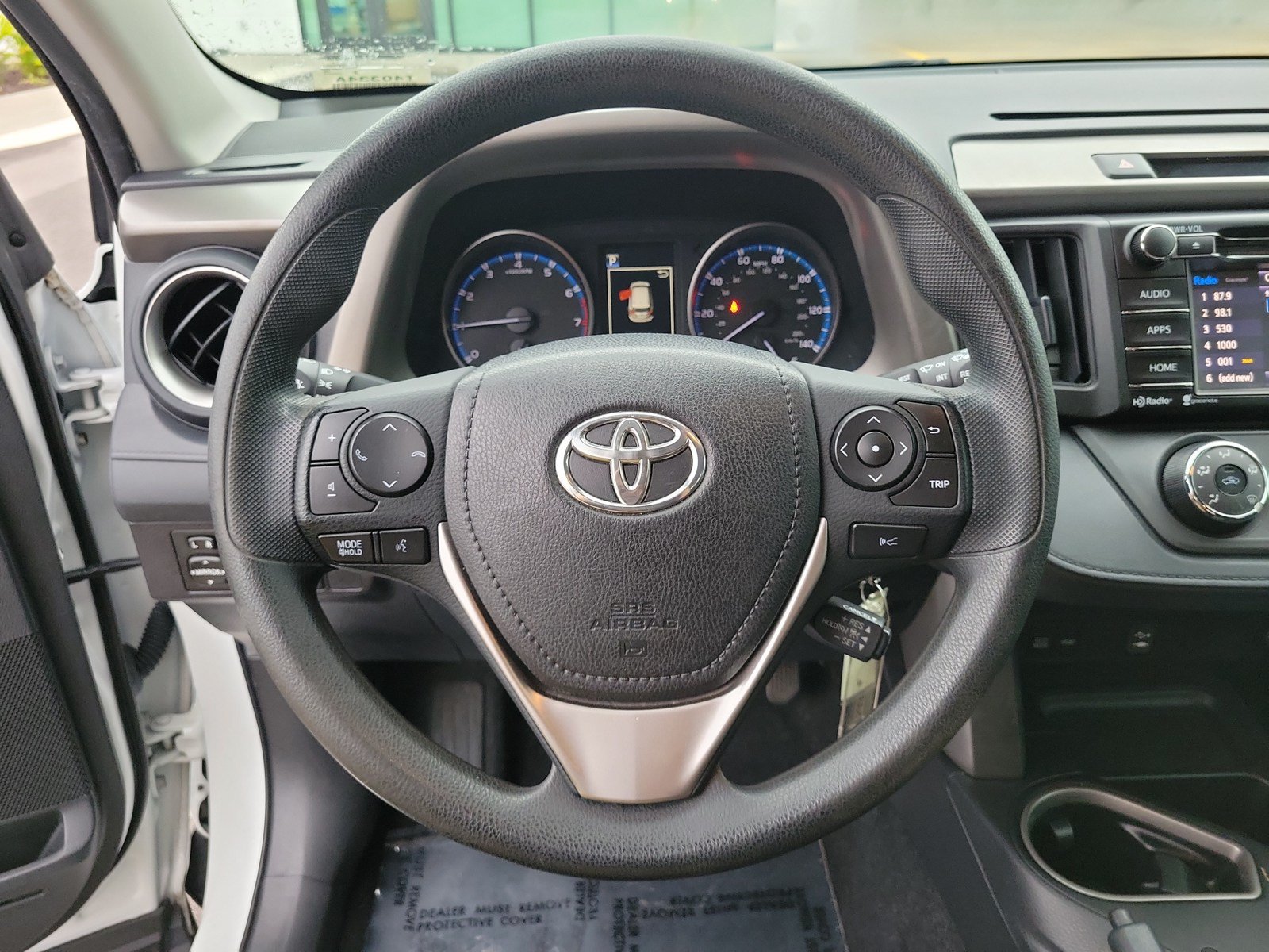 Used 2018 Toyota RAV4 LE FWD image 17