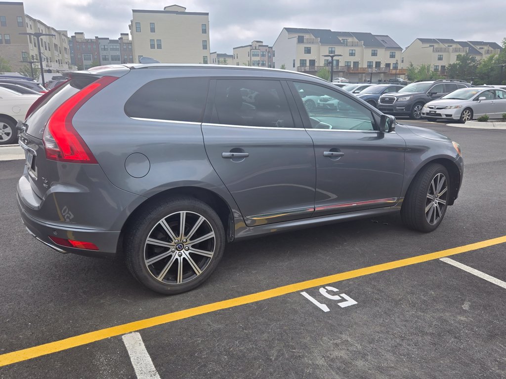 Used 2017 Volvo XC60 T6 Inscription w/ Climate Package AWD/4WD image 3