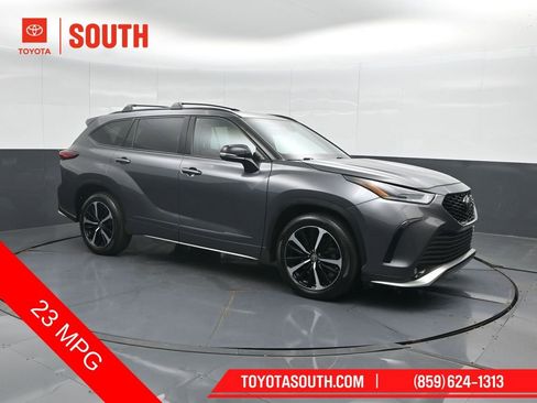 Used 2021 Toyota Highlander XSE AWD/4WD image 4