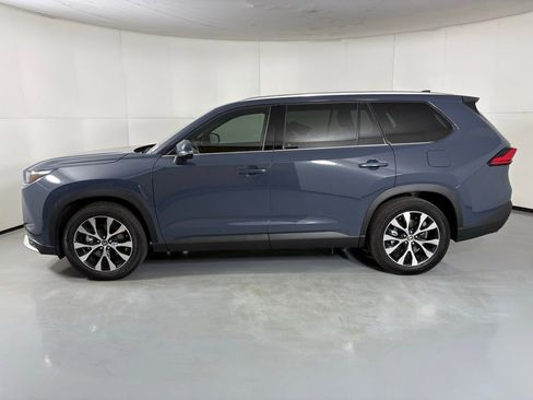 Used 2024 Toyota Grand Highlander AWD Hybrid image 6