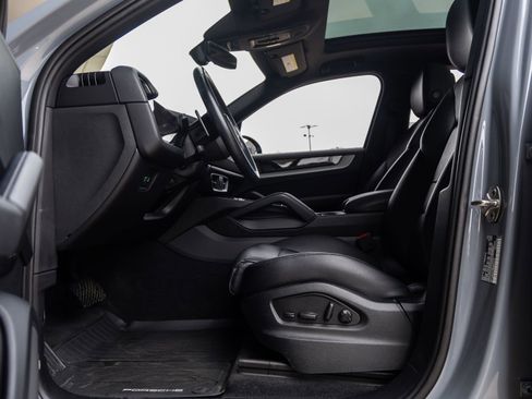 Certified 2024 Porsche Cayenne AWD/4WD image 24