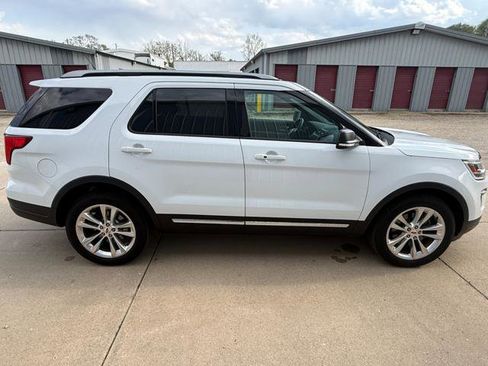 Used 2019 Ford Explorer XLT w/ Equipment Group 202A AWD/4WD image 7