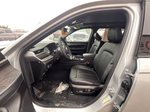 New 2025 Jeep Grand Cherokee L Limited w/ Luxury Tech Group II image 14