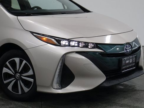 Used 2018 Toyota Prius Prime Premium image 3