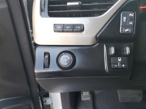 Used 2018 GMC Yukon Denali image 27
