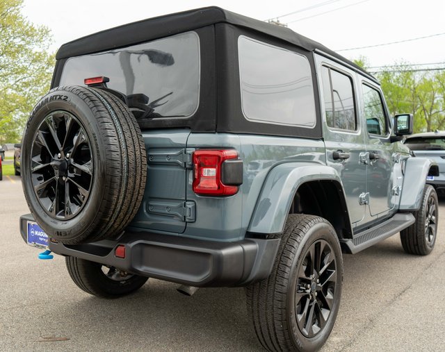 Used 2024 Jeep Wrangler Unlimited Sahara w/ Technology Group AWD/4WD image 6